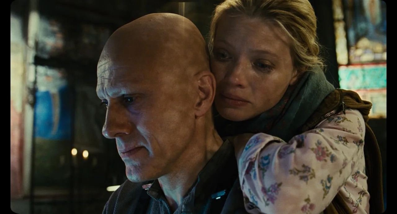 Mélanie Thierry e Christoph Waltz em "O Teorema Zero" (Amplify)