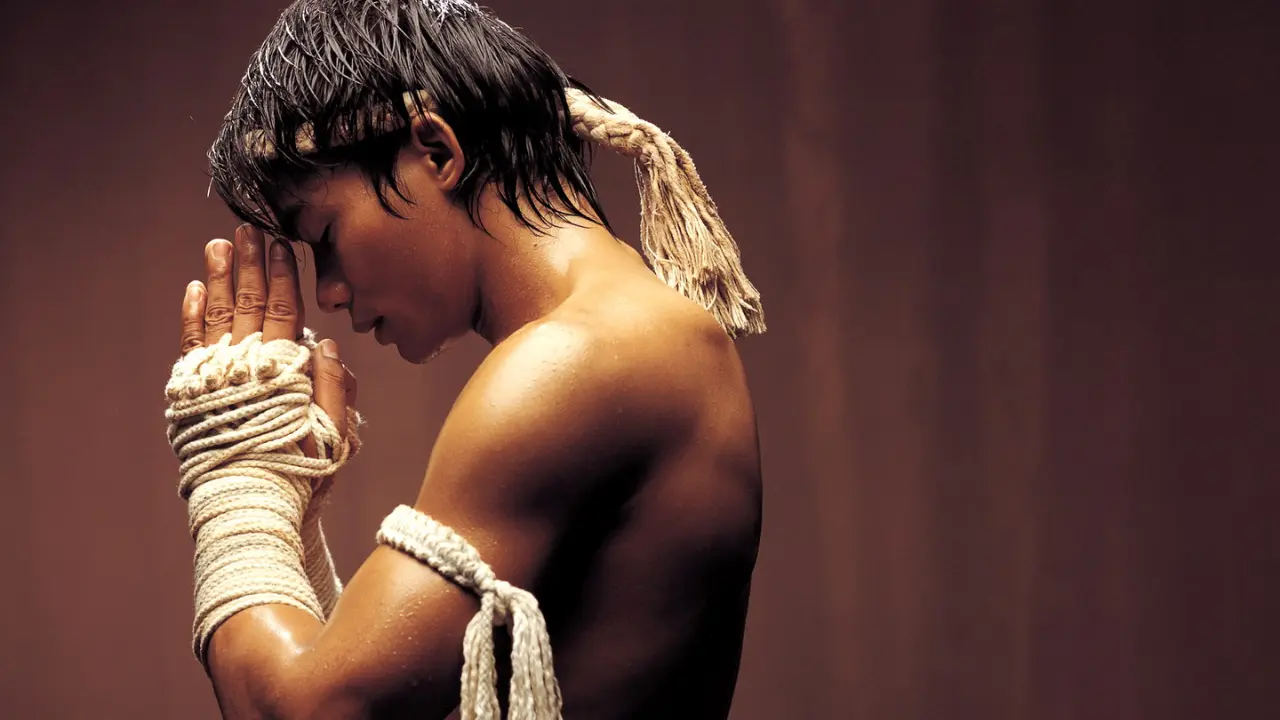 Tony Jaa em "Ong-Bak - Guerreiro Sagrado" (Magnolia Films)