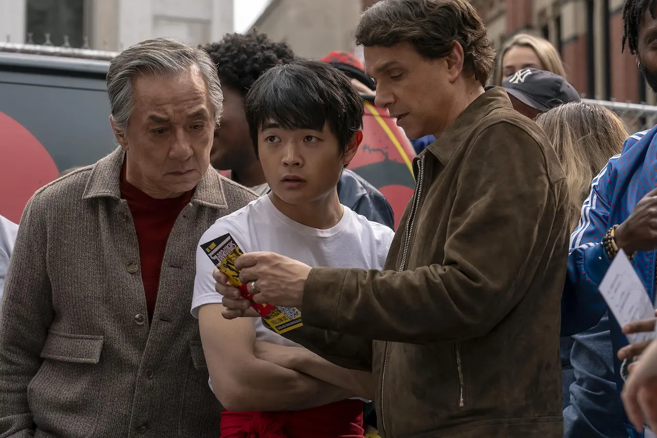 Jackie Chan, Ralph Macchio e Ben Wang em "Karatê Kid: Lendas"