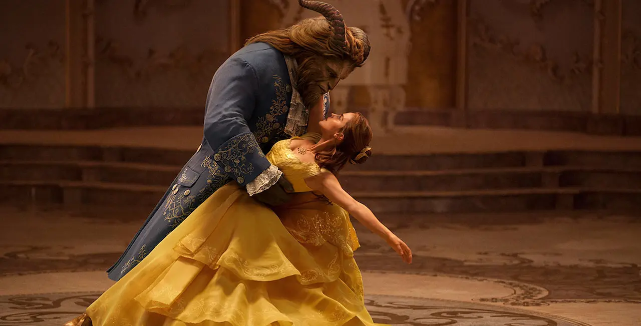 Emma Watson e Dan Stevens em "A Bela e a Fera" (Walt Disney)