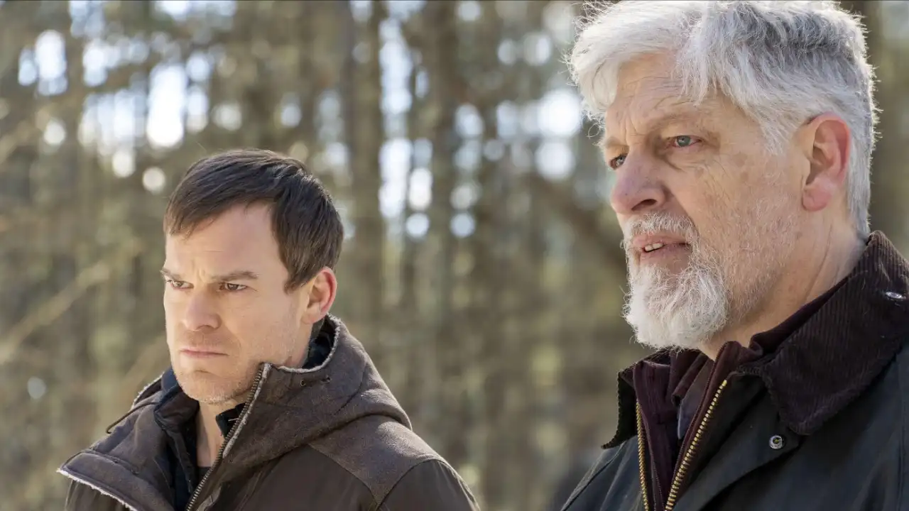 Foto de Clancy Brown e Michael C. Hall em Smoke Signals (2021)
