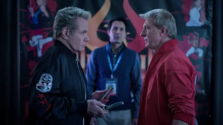 Martin Kove e William Zabka em Cobra Kai (Netflix)