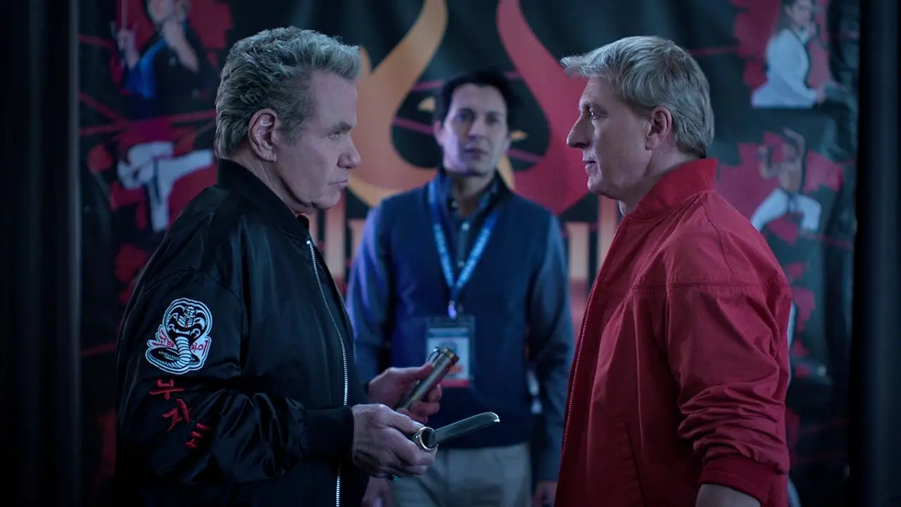 Martin Kove e William Zabka em Cobra Kai (Netflix)