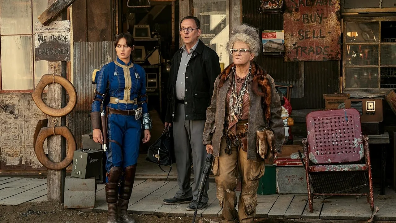 Dale Dickey, Michael Emerson e Ella Purnell em "Fallout" (JoJo Whilden/Prime Video)