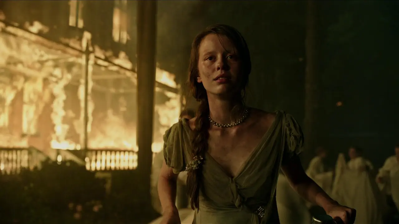 No final de "A Cura", o instituto é incendiado e Hannah finalmente consegue sua liberdade (20th Century Fox)