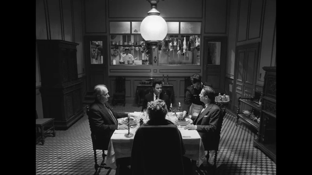 Mathieu Amalric, Hippolyte Girardot, Steve Park, Jeffrey Wright e Mauricette Coudivat em "A Crônica Francesa" (Searchlight Pictures)