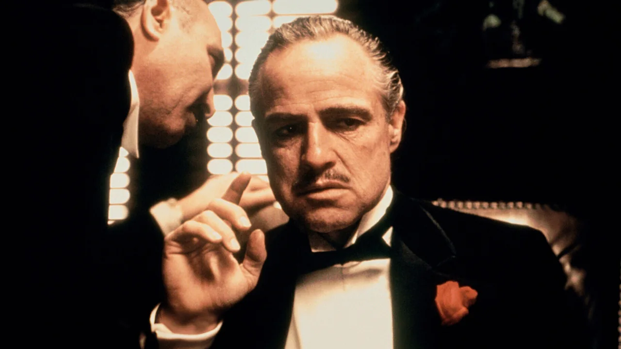 Marlon Brando e Salvatore Corsitto em "O Poderoso Chefão" (1972) - Foto:Netflix