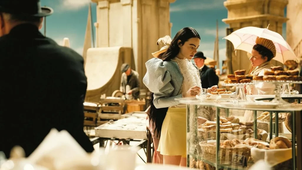 Emma Stone em "Pobres Criaturas" (Searchlight Pictures)