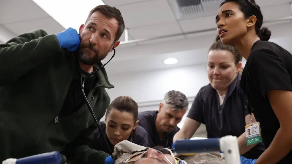 Noah Wyle, Ned Brower e Supriya Ganesh em "The Pitt" (Foto: Warrick Page/HBO Max)