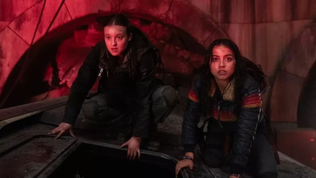 Ellie e Dina na cena do Metrô (HBO)