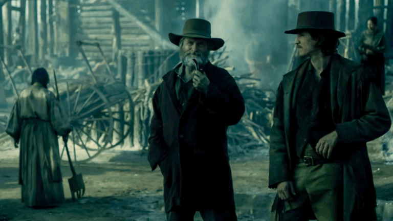 Shea Whigham e Nick Hargrove em Terra Indomável