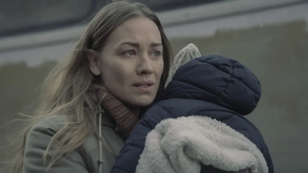 Serena Joy (Yvonne Strahovski) e seu filho em "The Handmaid's Tale" (Disney/Steve Wilkie)