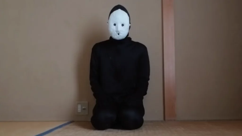 Uketsu em vídeo do YouTube (Reprodução)